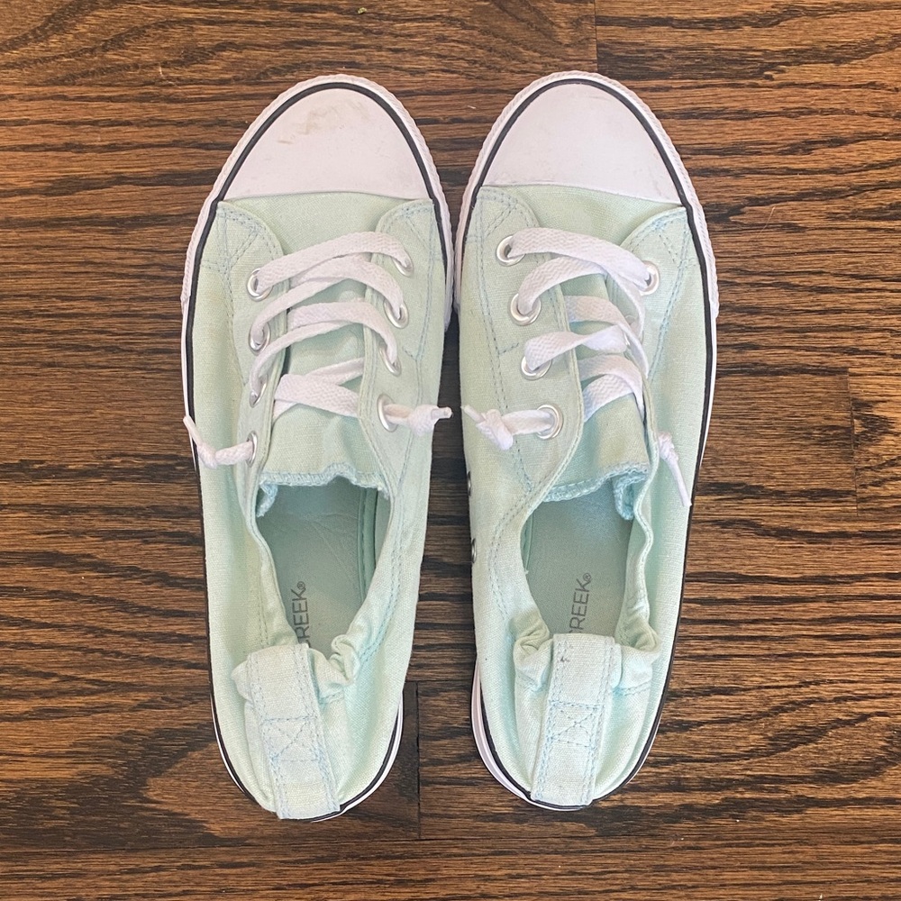 Falls Creek Women’s Teal Laced Sneakers 8